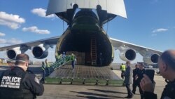 «Ан-124» з медичним обладнанням та матеріалами з Росії в аеропорту ім. Джона Кеннеді в Нью-Йорку, 1 квітня 2020 року