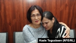 Справа Асель Копбосынова, жена осуждённого на восемь лет Алмата Жумагулова по делу «джихадистов», — после оглашения постановления апелляционного суда. Алматы, 20 мая 2019 года.