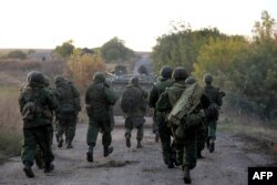 Pro-Russia separatist fighters on the move near Donetsk (file photo)