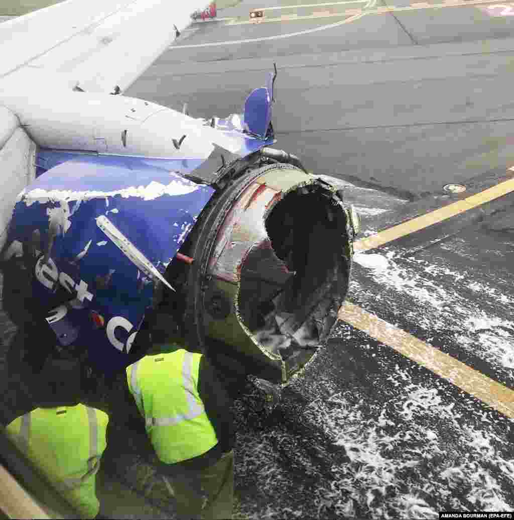 САД - Еден патник загинал, а еден е повреден кога моторот на авион кој патувал од Далас за Њујорк експлодирал и се распаднал во воздухот. Авионот Боинг 737-700 кој превезувал 149 патници итно слетал во Филаделфија. 43 годишната Џенифер Риордан е првата жртва предизвикана од несреќа на американски комерцијален лет од 2009 година.
