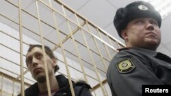 Bolshoi dancer Pavel Dmitrichenko (left) in the dock during a court hearing in Moscow on March 7