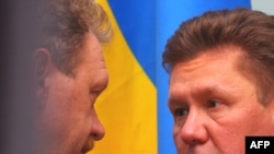 "Газпромдун" башчысы Алексей Миллер жана "Нафтогаздын" башчысы Олег Дубина.