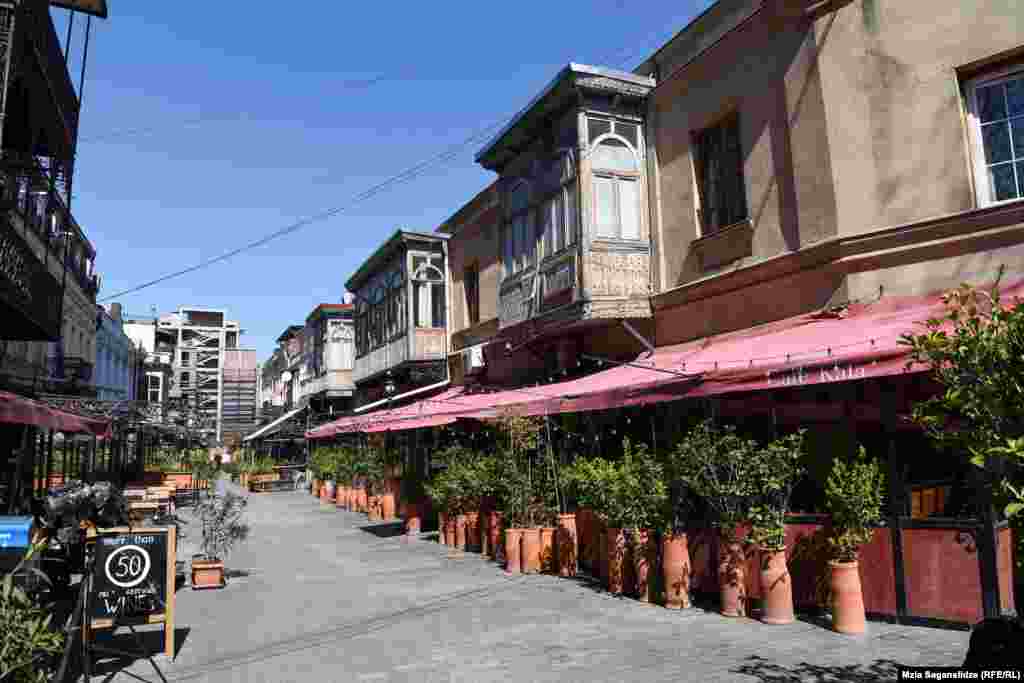 ახლა ასე გამოიყურება ერთ-ერთი ყველაზე ხალხმრავალი და ტურისტული ქუჩა თბილისში.