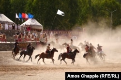 Ceremonia de deschidere a Jocurilor Mondiale ale Nomazilor din 2018, din Kârgâzstan, țara care le-a inițiat.