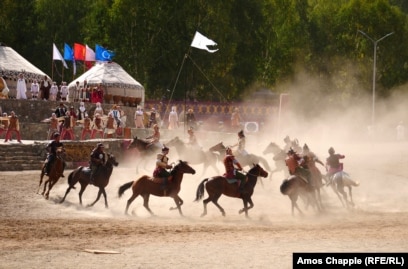 Godaklar katta xorozlardan kamming