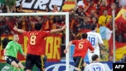 اسپانیا با پیروزی مقابل سوئد از رویارویی با هلند گریخت.
عکس از AFP