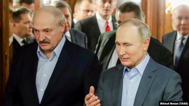 Зустріч президента РФ Путіна і президента Білорусі Лукашенка в Сочі під час протестів у Білорусі проти фальсифікації виборів.