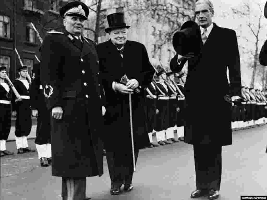 Tito cu premierul britanic Winston Churchill și secretarul de stat Anthony Eden la Londra în 1953