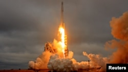 Запуск ракети Falcon 9, лютий 2017 року 