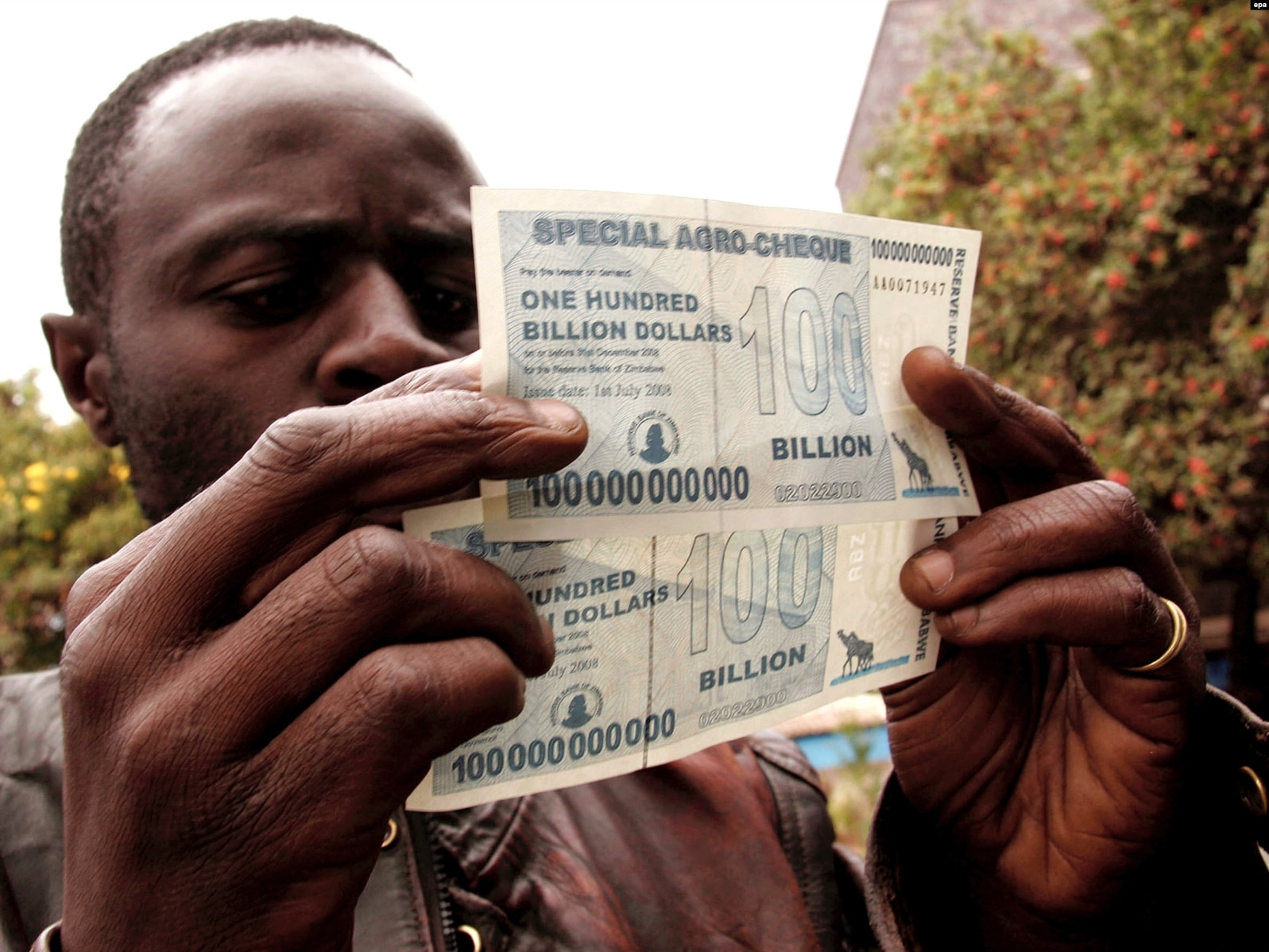 100 миллиардов зимбабвийских долларов. 2008 год
