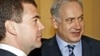 بنیامین نتانیاهو (راست) و دمیتری مدودف، رییس جمهور روسیه