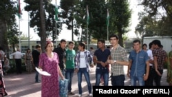 Tajikistan -- Tajik students protest in Dushanbe, 30Aug2012