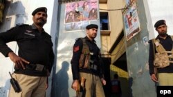 په پېښور کې پاکستاني پولیس (پخوانی عکس)
