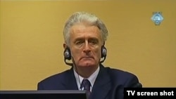 Радован Караджич в Гаагском трибунале.