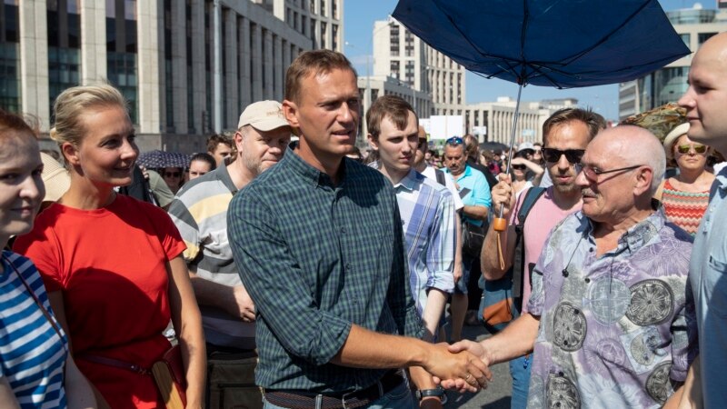 Навални повика на масовни протести против пензиските измени 