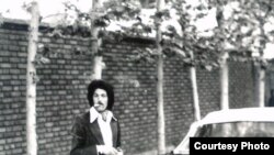 یکی از عکس‌ها نمایشگاه عکس «ایران پیش از چادر» http://beforethechador.com/