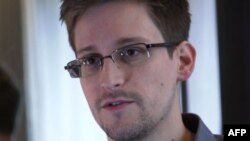Эдвард Сноуден, АҚШ ұлттық қауіпсіздік агенттігінің бұрынғы қызметкері. 6 маусым 2013 жыл.