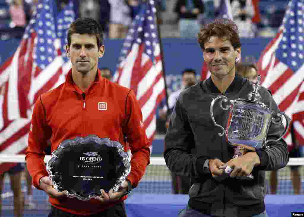 Rafael Nadal pobjednik US Opena 2013. i drugoplasirani Novak Đoković, New York, 9. septembar 2013. Foto: REUTERS / Mike Segar
