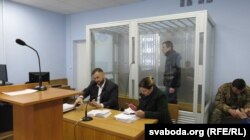 Адвакаты беларуса Тарас Герэлюк і Валянціна Рагавец на пасяджэньні суду ў Чарнігаве. 3 красавіка 2019