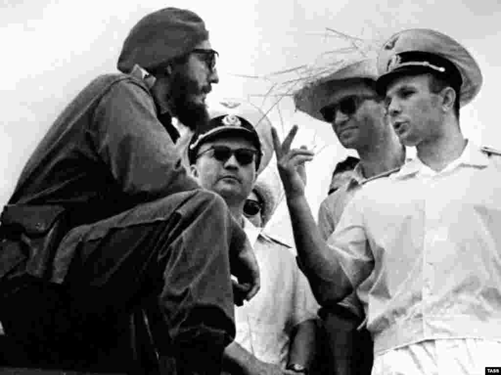 Cuba/USSR – Soviet cosmonaut Yury Gagarin with Cuban leader Fidel Castro in Havana, 23Jul1961 - castro1