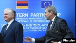 Armenia - Foreign Minister Edward Nalbandian (L) and the EU's Commissioner for European Neighborhood Policy Johannes Hahn hold a meeting on the EU's Eastern Partnershi program in Yerevan, 17Nov2016.