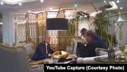 Imagini cu camera ascunsă scurse în presă în iunie 2019 îl înfățișează pe fostul președinte Igor Dodon la discuții cu fostul lider PD, Vlad Plahotniuc, în timpul cărora ar fi primit o pungă cu bani. 