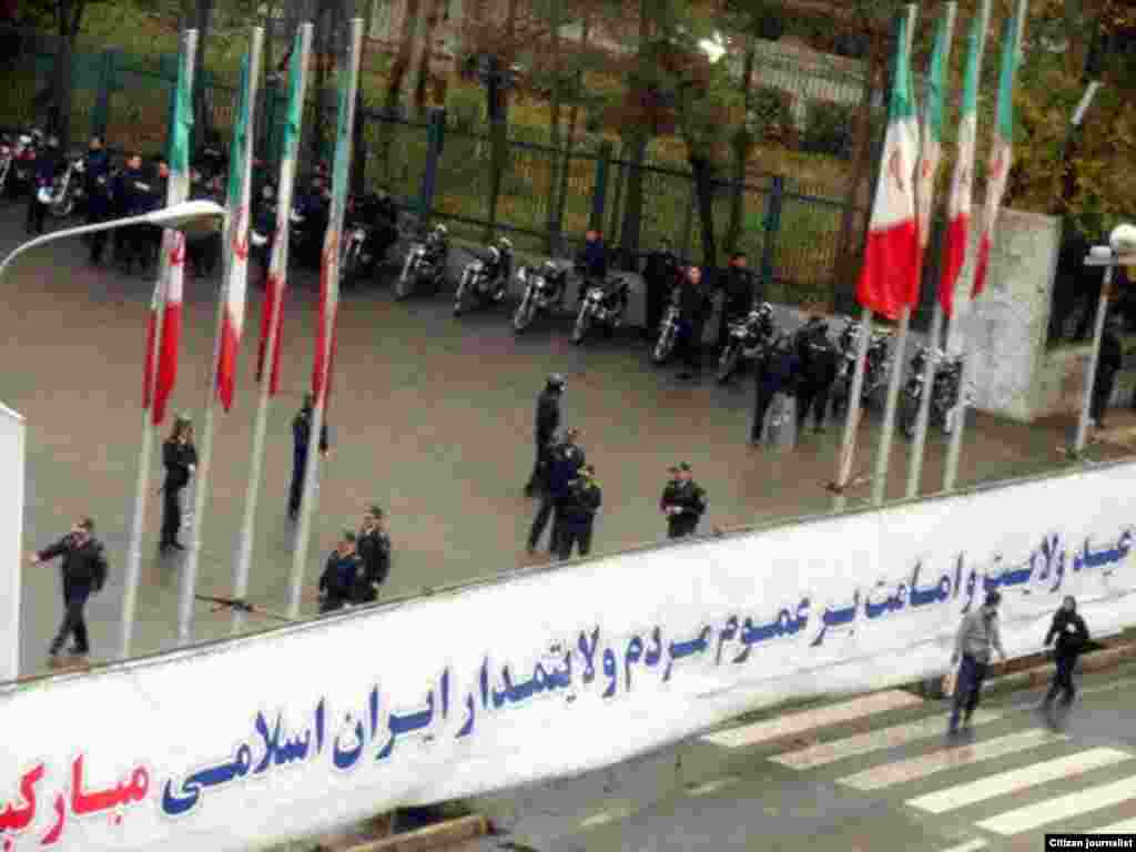 در بزرگ دانشگاه تهران در محاصره نیروهای امنیتی - گالری عکس و ویدیو 