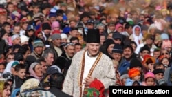 Имам мусульман-исмаилитов мира Карим Ага Хан IV в Таджикистане, апрель 2012 года