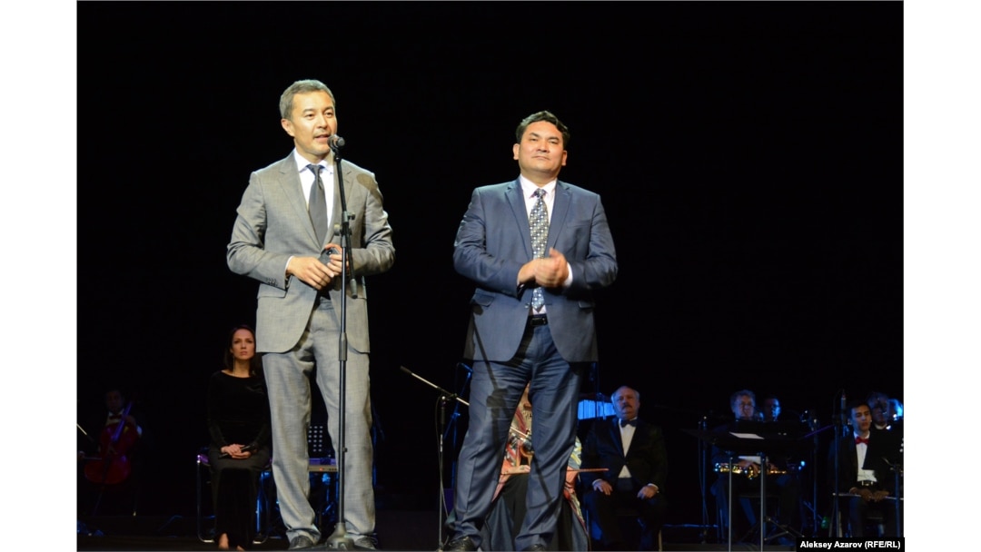 Әйелдің душ түсірген видеосының жасырын камерасы