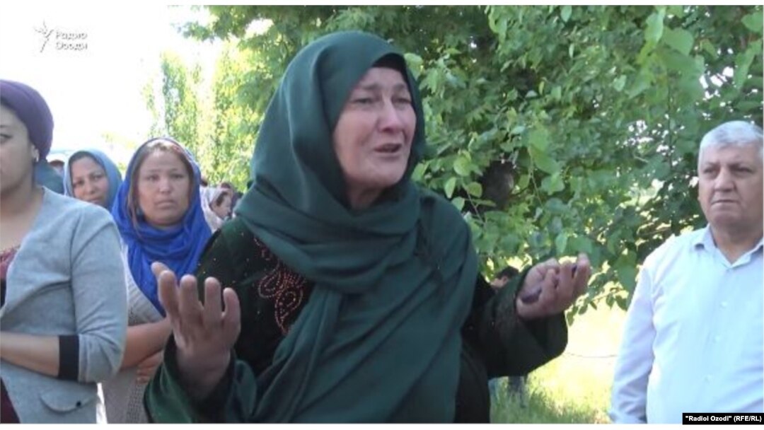 Наздикони зиндониёни маҳбаси Ваҳдат.