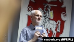 Алесь Бяляцкі на прэзэнтацыі сваёй кнігі, 2014 год
