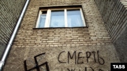 An anti-Semitic slogan and a Nazi swastika drawn on a house in Vladivostok, Russia.