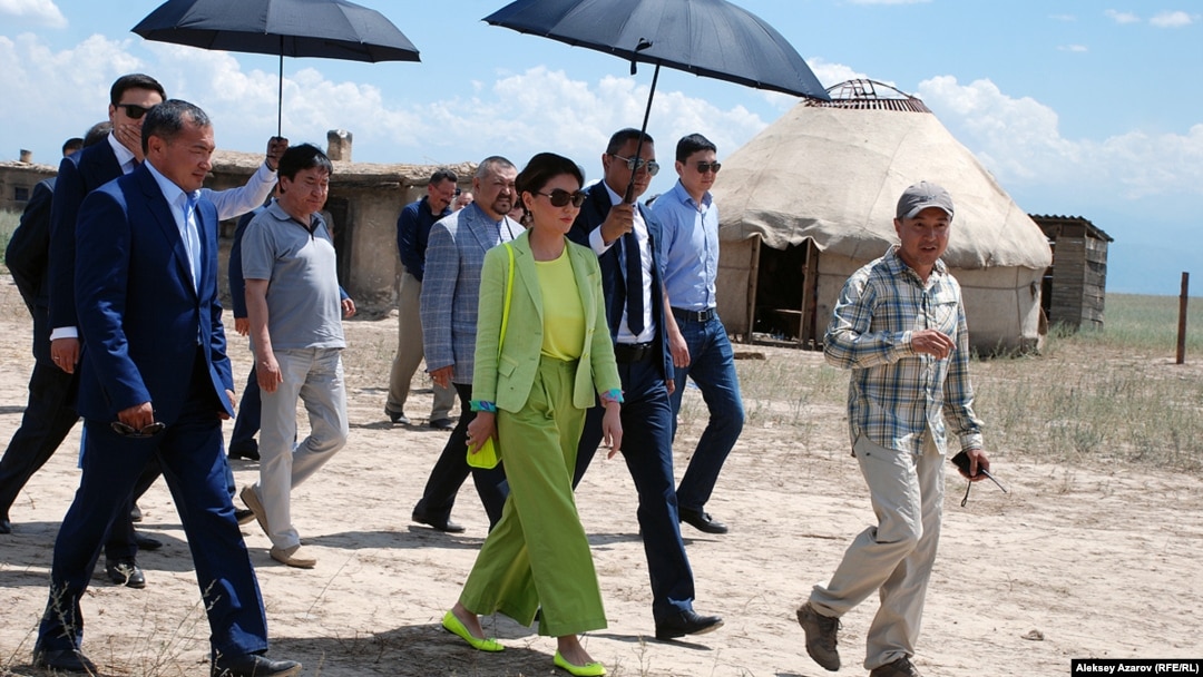 Әйелдің әдепсіз суреттері