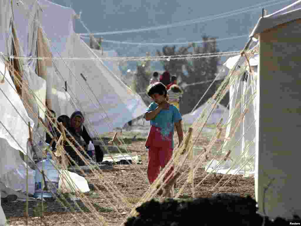 Turska - Izbjeglice iz Sirije u kampu kojeg su turske vlasti izgradile na granici, u gradu Yayladagi, provincija Hatay, 09.06.2011. Foto: Reuters / Osman Orsal 