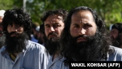 Одни из последних пленных талибов, захваченных американскими войсками в Афганистане. База Баграм. 26 мая 2021 года