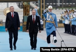 Реджеп Эрдоган встречает Владимира Путина в Анкаре. 3 апреля 2018 года