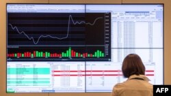 A woman looks at Moscow Interbank Currency Exchange (MICEX) indicators. (file photo)