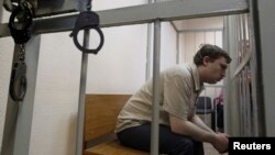 Михаил Косенко во время заседания суда по избранию меры пресечения в рамках «Болотного дела», май 2013 года. Впоследствии Михаил был приговорен к принудительному психиатрическому лечению. Архивное фото