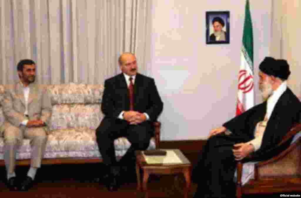 Аляксандар Лукашэнка сустракаецца з Махмудам Ахмадзінэжадам і Аятала Алі Хамэнэі ў Тэгеране 6 лістапада 2006 году