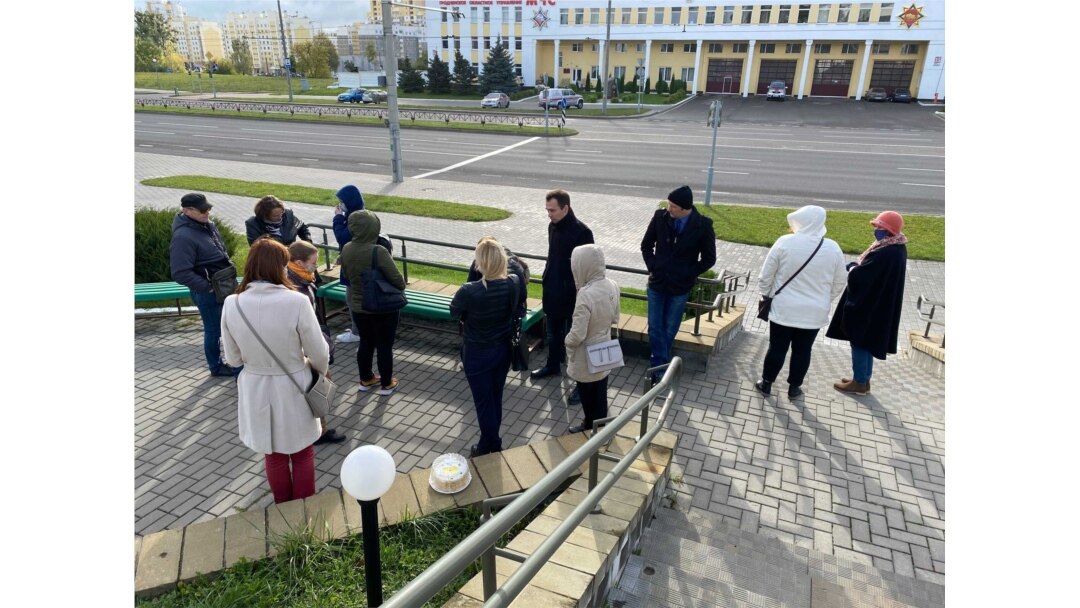 Гарадзенцы прыйшлі пад суд падтрымаць Вольгу Вялічку