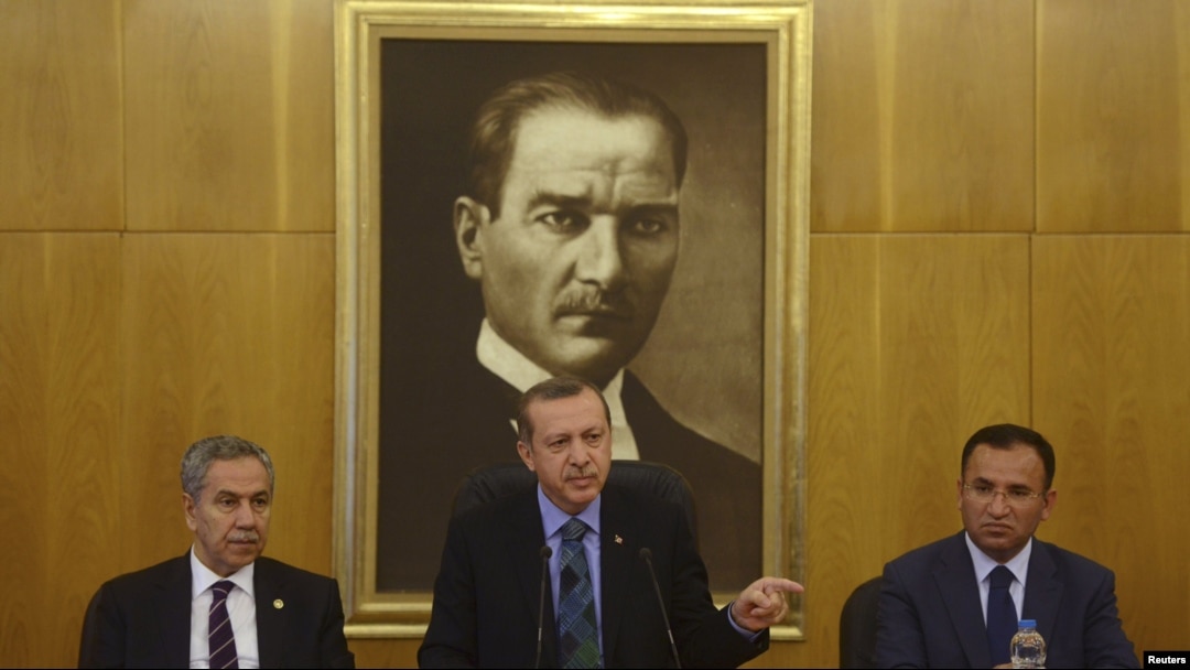 Prime Minister Recep Tayyip Erdogan, flanked by deputies Bulent Arinc (left) and Bekir Bozdag, calls for calm during a news conference in Istanbul on June 3.