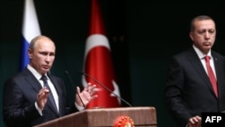 Turkey - Turkish President Recep Tayyip Erdogan (R) and Russian President Vladimir Putin (L) hold a joint press conference at Turkey's Presidential Palace in Ankara, on December 1, 2014