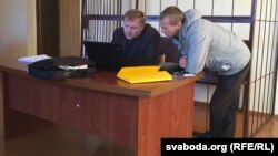 Адвакат Грыка Сяргей Цябус разам са сьведкам Аляксандрам Вайцешыкам