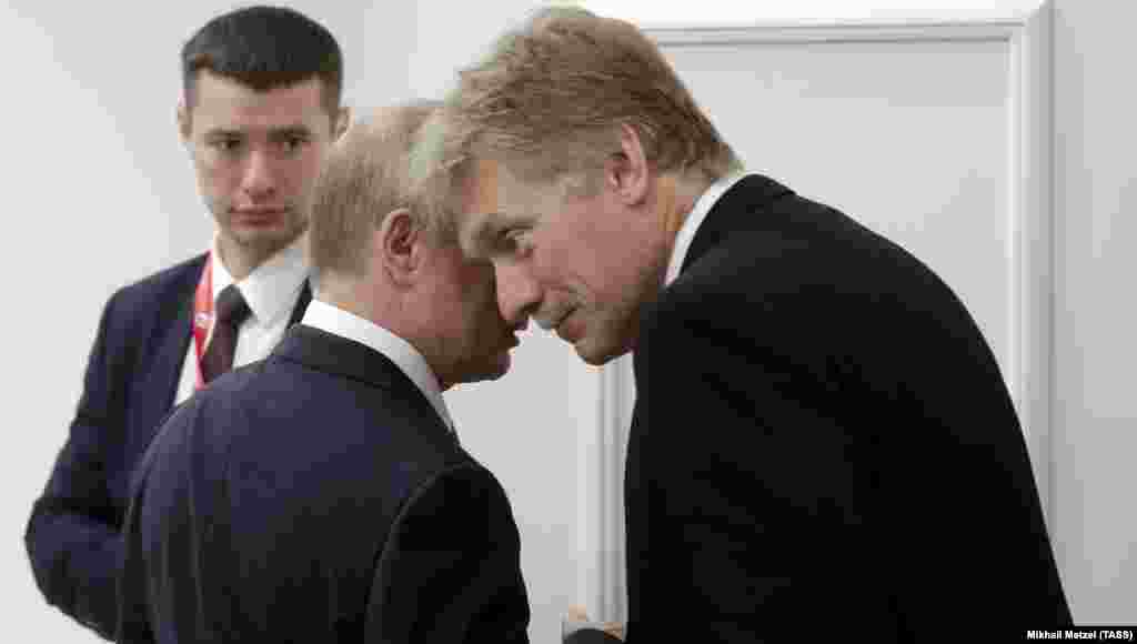 РУСИЈА - Кремљ се дистанцира од именувањето на рускиот државјанин Владимир Пашков за вршител на должноста премиер на украинскиот сепаратистички регион Донетск. Коментирајќи ги написите во медиумите дека поранешниот гувернер на рускиот регион Иркутск е именуван за вршител на должноста премиер на Донетската народна република портпаролот на Кремљ, Дмитри Песков, рече дека во тоа нема ништо контроверзно.