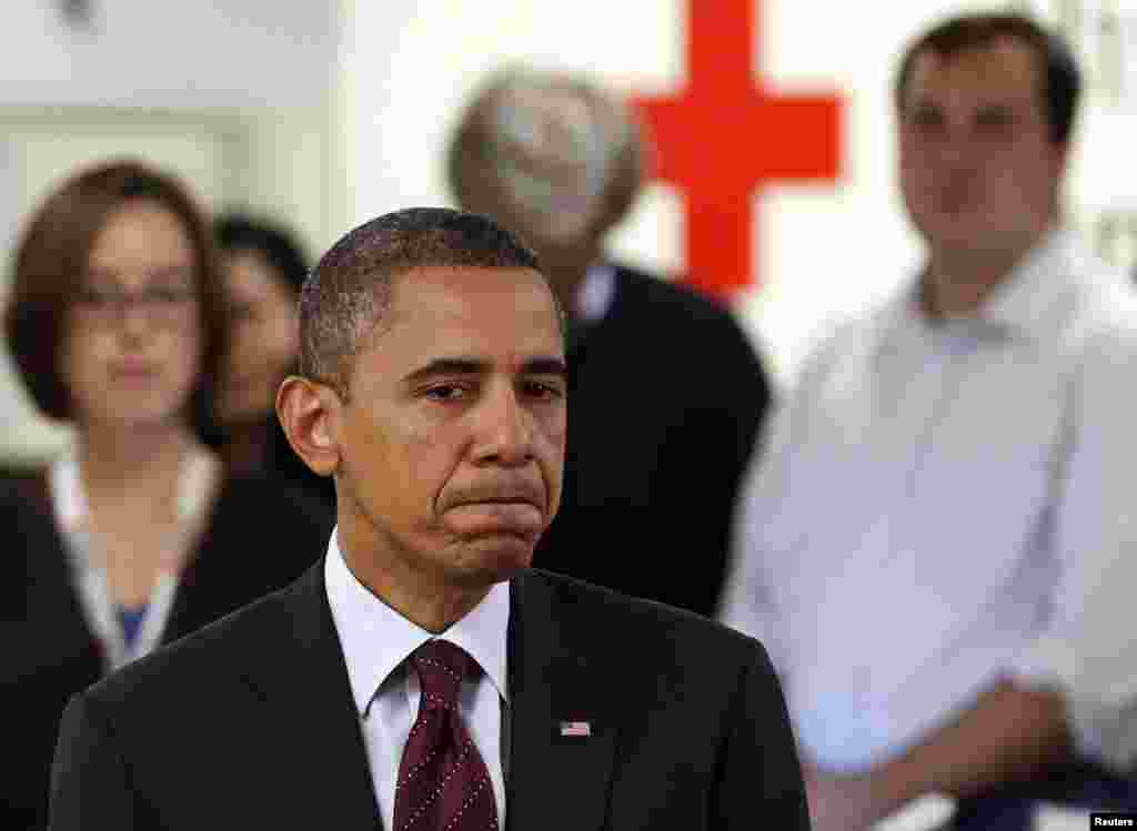 U.S. -- U.S. President Barack Obama pauses while he speaks about damage done by Hurricane Sandy at the National Red Cross Headquarters in Washington, 30Oct2012