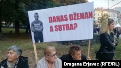 Jedan od transparenata u Sarajevu