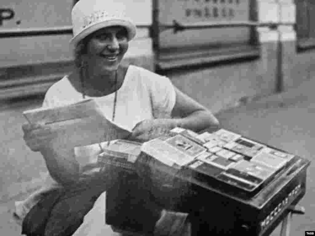 A photograph by Aleksandr Rodchenko, 1925 - Soviet artists also embraced new technologies and genres, particularly photography and cinema. Artist and designer Aleksandr Rodchenko developed unique techniques of photomontage that became emblematic of the period. His use of angular composition captured the dynamic energy of the age.