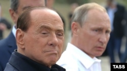 Президент Росії Володимир Путін (праворуч) та екс-прем’єр Італії Сільвіо Берлусконі у Криму. 12 вересня 2015 року