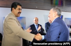 Nicolas Maduro greets the head of the Russian state-owned oil giant Rosneft, Igor Sechin, during a meeting in Caracas, Venezuela, in 2017.