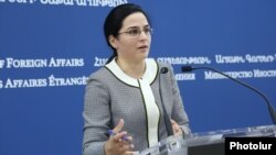 Armenia - Anna Naghdalian, a spokeswoman for the Armenian Foreign Ministry, speaks at a news briefing in Yerevan, 28 August 2018.